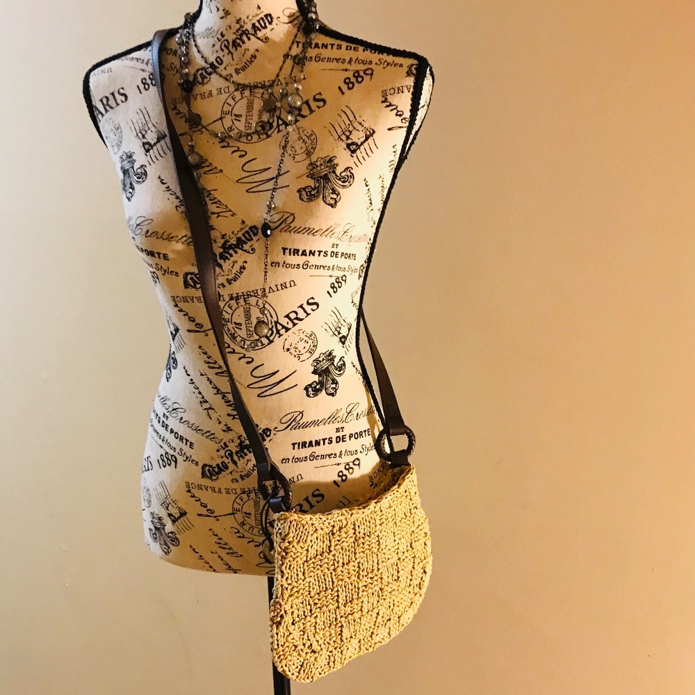 Straw Shoulder w/ Brown strap